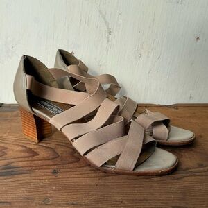 Stuart Weitzman // tan elastic strappy stacked heeled sandals size 8